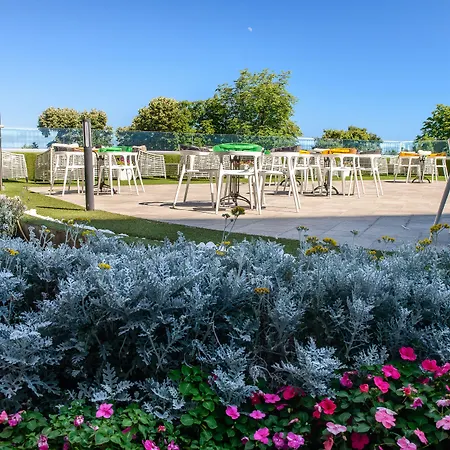 Отель Marina Grand