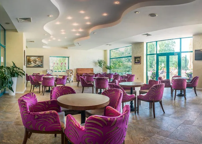 Marina Grand Hotel 4*